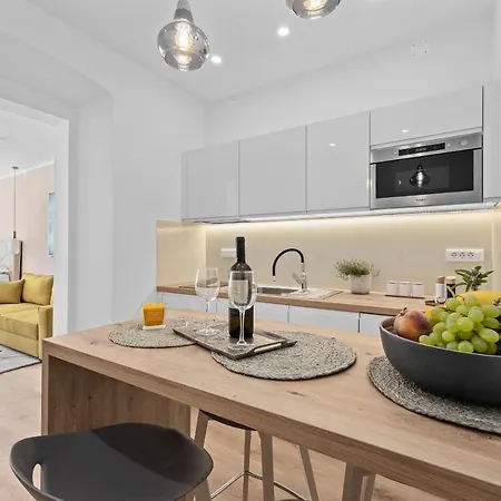 Giardini M * Πούλα